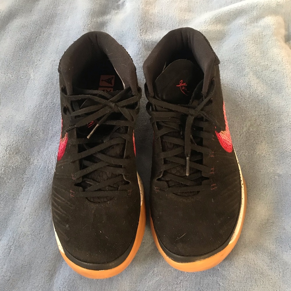 Nike Dark Sneakers